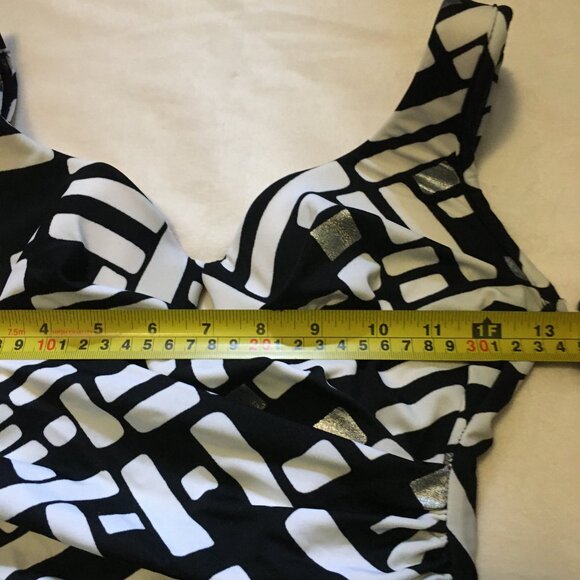 Miraclesuit 'Must Have' One-Piece Allover Slimming Underwire Swimsuit - Picture 11 of 16